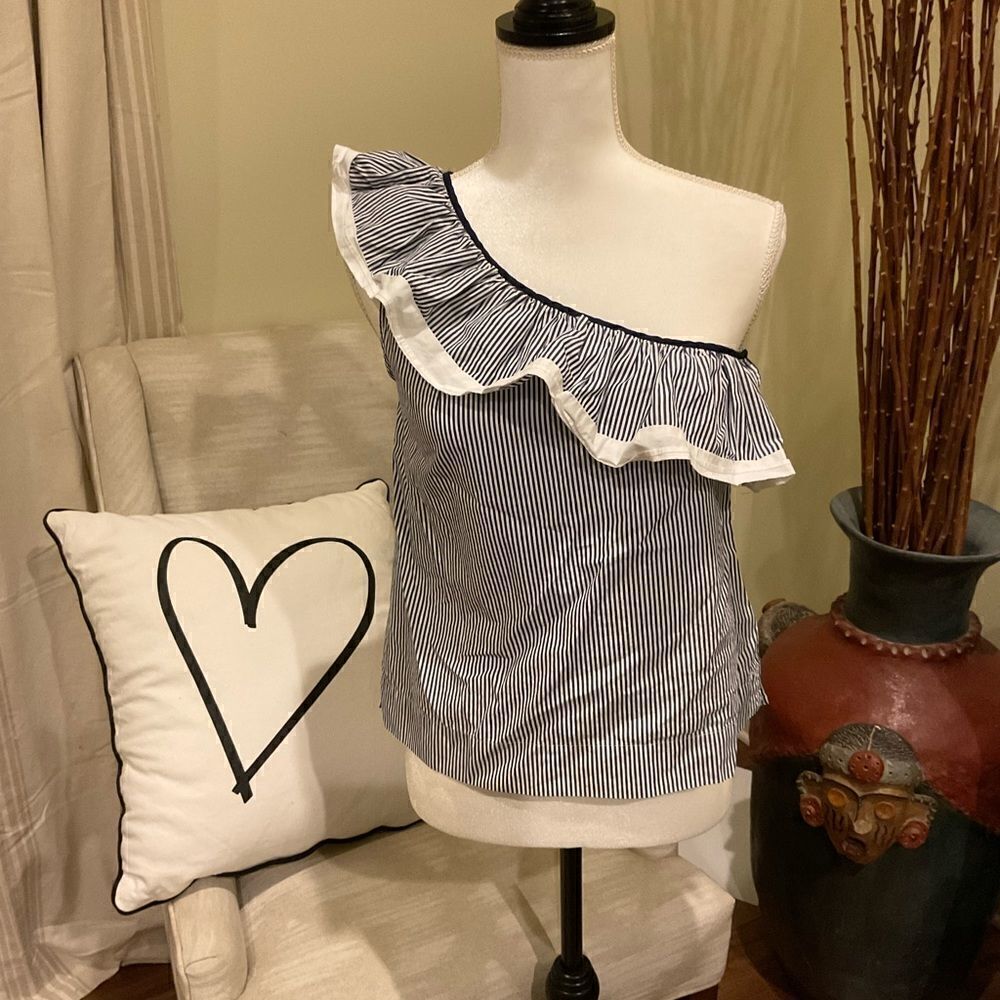 J.Crew off the shoulder top 💙